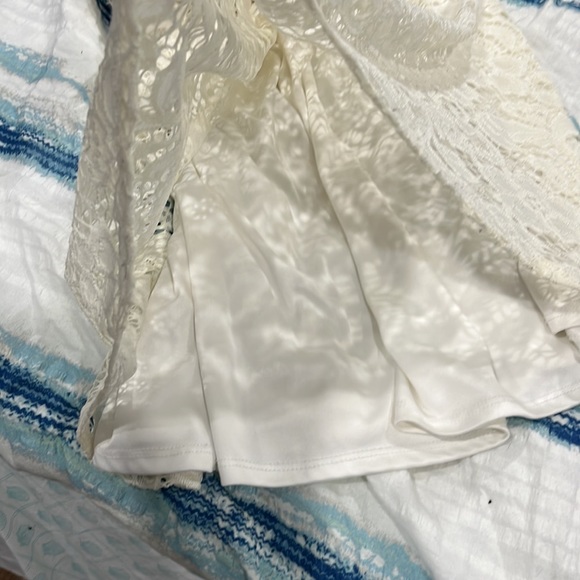 As U Wish Dress. Lace with pinning - Picture 4 of 4